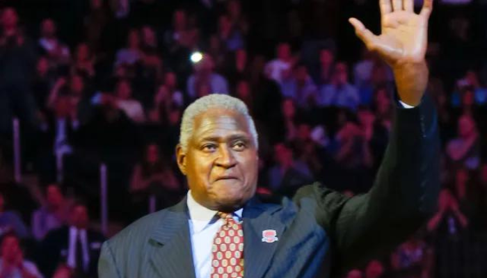 Willis Reed: New York Knicks legend, two-time NBA champion and Hall of Fame  center dies aged 80, NBA News