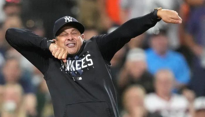 aaron boone ejected after fan heckles umpire