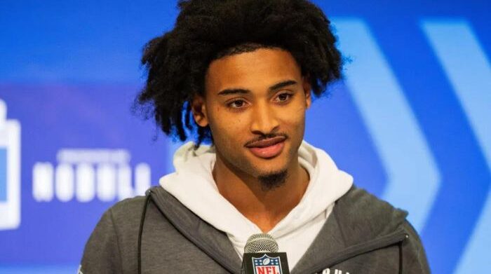 wiggins becomes first first rounder to sign contract