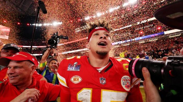 chiefs, hallmark collaborate to produce christmas movie