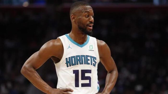 walker announces his retirement