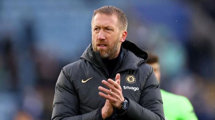 chelsea players sat on the floor due to lack of seats