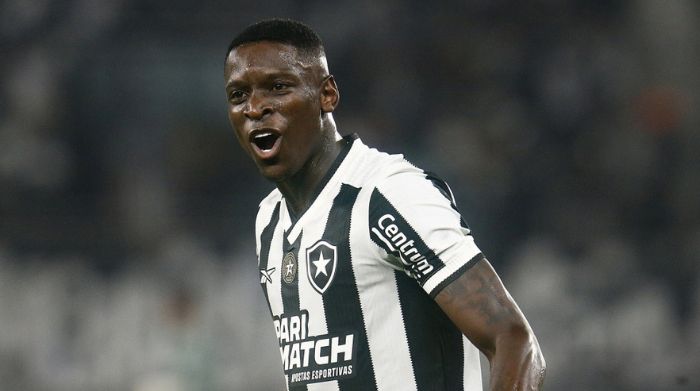 barcelona watching 23-year-old brazilian winger henrique