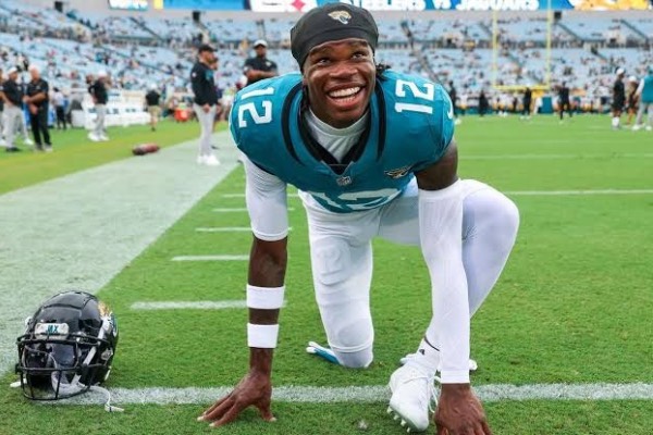Jaguars’ Travis Hunter Makes Two-Way Preseason Debut