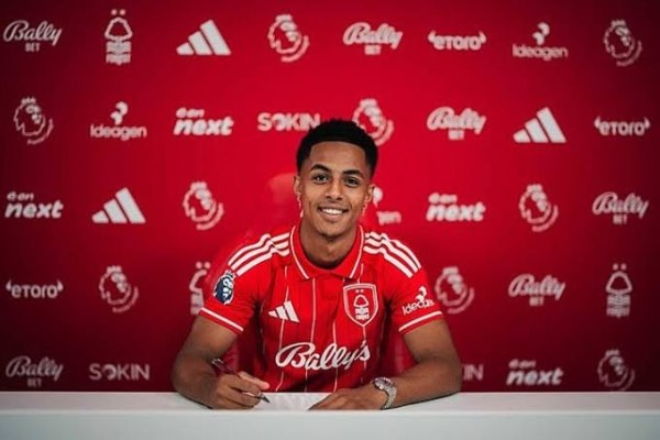 Nottingham complete signing of Hutchinson