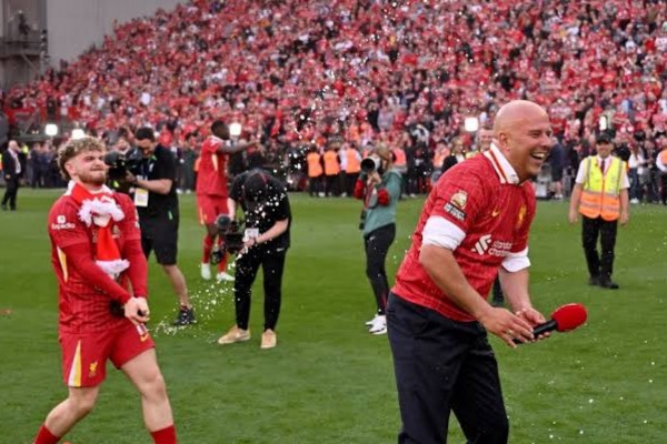 Slot praises atmosphere for Liverpool win