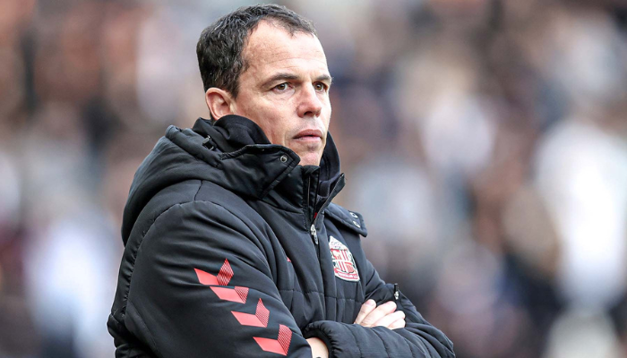 Le Bris Commends Sunderland’s Fighting Spirit After Late Brentford Win